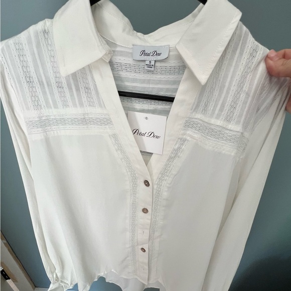 Petal Dew size small white top with lace detail, true to size. - Picture 2 of 4